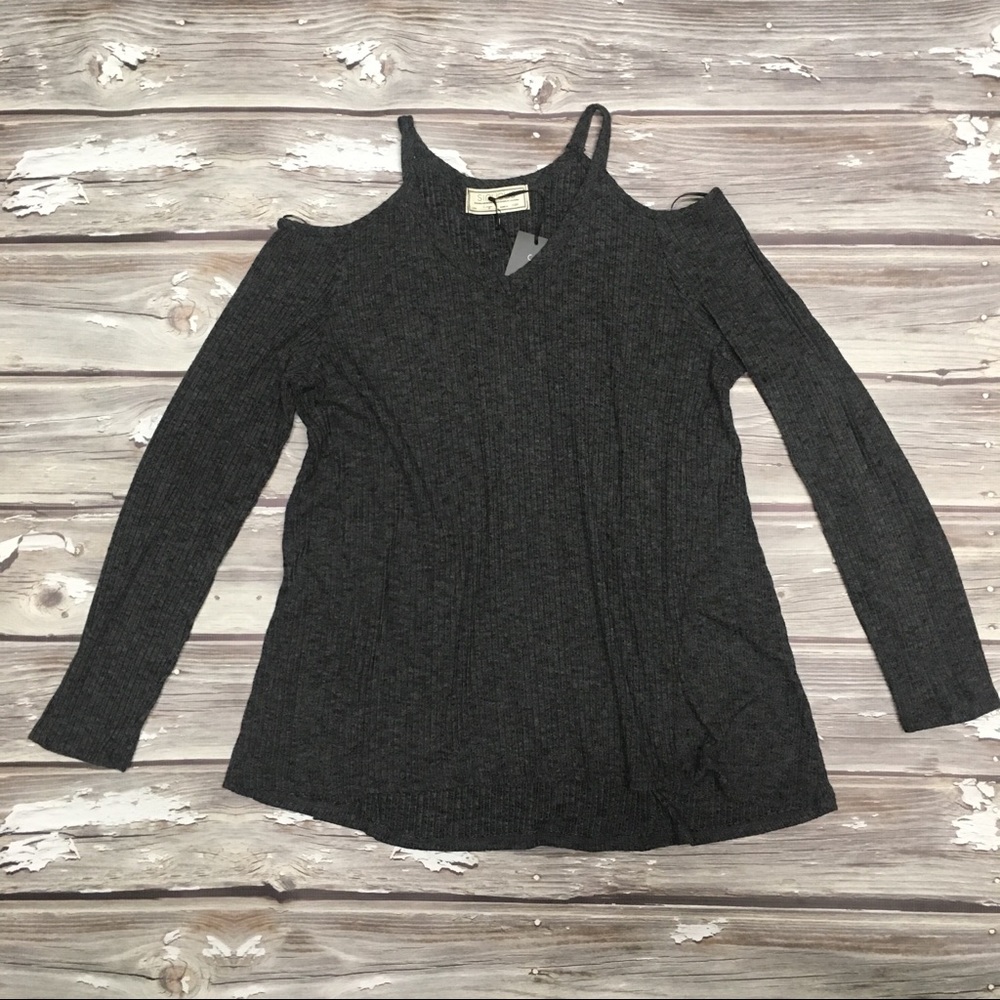 Sinuous cold shoulder top